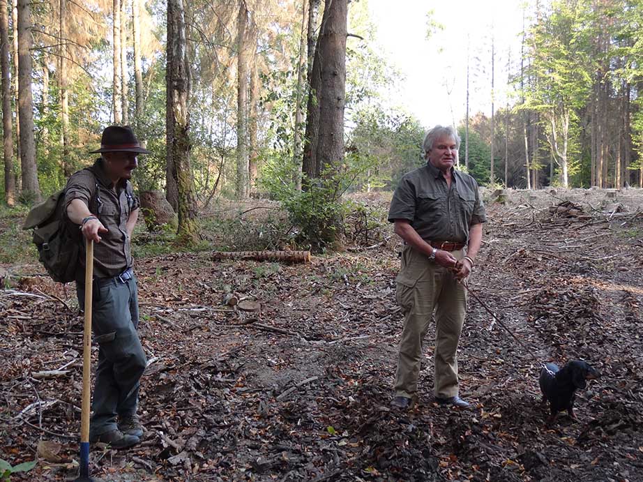 Der jagdschriftsteller Rolf Baldus erklärte, wie Rehwild im stadtnahen Bereich bejagt wird. (Foto: F. Höltmann)