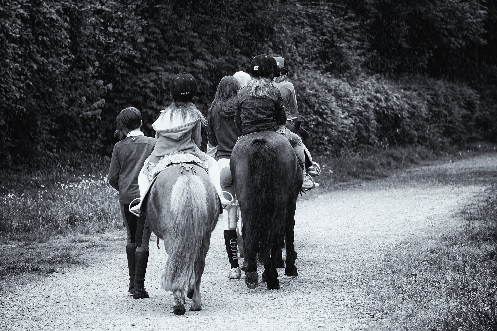 Kinder auf Ponys