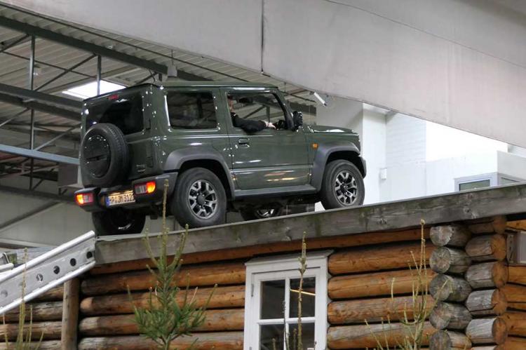Suzuki Jimny im Messe-Parcours