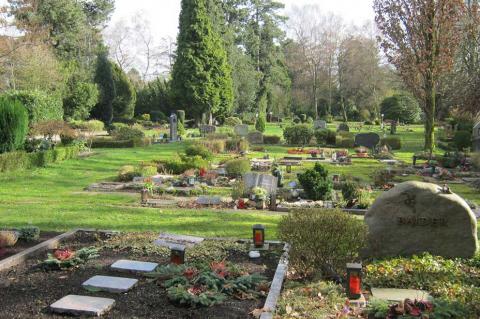 Auf diesem Friedhof kam es zu dem tödlichen Zwischenfall. Dass die Polizisten in Notwehr handelten, wie die Staatsanwaltschaft meint, streitet die Witwe des Opfers ab (Foto: W. Zalisz).