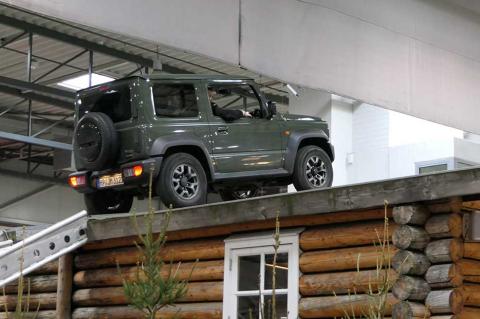 Suzuki Jimny im Messe-Parcours