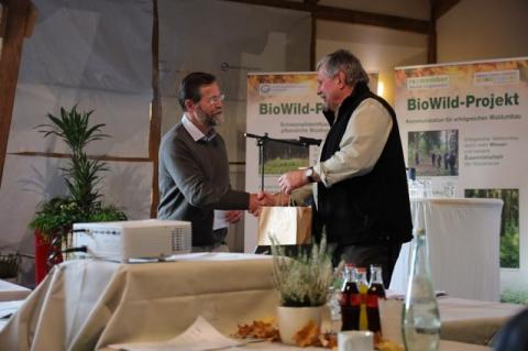 Besonders Wildbiologe Prof. Dr. Reimoser (l.) unterstrich, dass für stabile Wälder der Zukunft neben angepassten Wildbeständen immer auch Faktoren wie Klima, Standort und Waldbau ausschlaggebend seien.